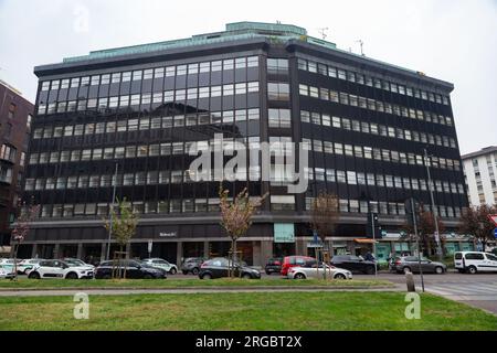 Milan, Italie - Mars 30 : immeubles de bureaux modernes sur Corso Europa dans le centre de Milan, Lombardie, Italie. Banque D'Images