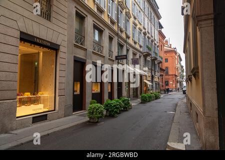 Milan, Italie - Mars 30 : le Quadrilatero della moda ou via Montenapoleone est un quartier commerçant haut de gamme dans le centre de Milan, en Italie. Banque D'Images