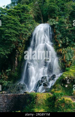 Cascata da Ribeira dos Caldeiroes aux Açores, Portugal Banque D'Images