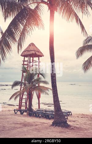 Image aux tons rétro d'une plage tropicale vide, péninsule du Yucatan, Mexique. Banque D'Images