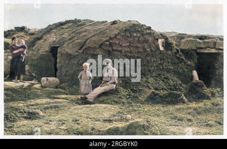 Les paysans les plus pauvres d'Irlande vivaient dans des maisons entièrement faites de tourbe. Banque D'Images