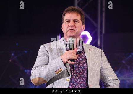 Taguig, Philippines. 08 août 2023. Le Dr Craig Wright, scientifique en chef de nChain, prend la parole lors du lancement de Block Dojo en Asie. Block Dojo, un incubateur favorisant l’entrepreneuriat blockchain, en partenariat avec nChain, une société technologique mondiale, a lancé le Block Dojo en Asie. Block Dojo et nChain visent une transformation numérique et jouent un rôle de premier plan dans la révolution numérique aux Philippines en créant des opportunités commerciales pour le développement de la blockchain. Crédit : SOPA Images Limited/Alamy Live News Banque D'Images