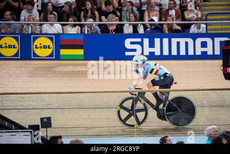 Glasgow, Royaume-Uni. 08 août 2023. La Belge Lotte Kopecky célèbre sa victoire à la Women's Elite points Race aux Championnats du monde de cyclisme UCI, à Glasgow, en Écosse, le mardi 08 août 2023. UCI organise les mondes avec toutes les disciplines cyclistes, cyclisme sur route, cyclisme en salle, VTT, course BMX, paracyclisme sur route et paracyclisme intérieur, à Glasgow du 03 au 13 août. BELGA PHOTO DAVID PINTENS crédit : Belga News Agency/Alamy Live News Banque D'Images