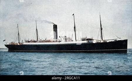 Le RMS 'Carpathia' de la Cunard Line, lancé par le chantier naval Swan Hunter, en 1902. Elle a été le premier navire construit pour la ligne Cunard, qui était exclusivement pour les passagers de deuxième et troisième classe. En 1912, elle a été le premier navire à assister au naufrage du 'Titanic'. La 'Carpathia' a été coulé par un U-boat allemand en 1918, au large du Fastnet, en Irlande du Sud. Banque D'Images