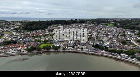 Editorial Swansea, Royaume-Uni - 07 août 2023 : Mumbles Village à Swansea, une destination de vacances populaire située au bord de la péninsule de Gower, au sud Banque D'Images