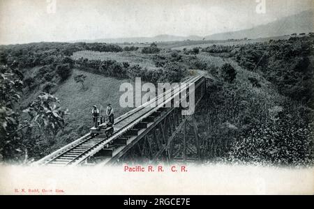 Pacific Railroad Costa Rica - voiture à main sur un pont sur le Rio Grande. Banque D'Images