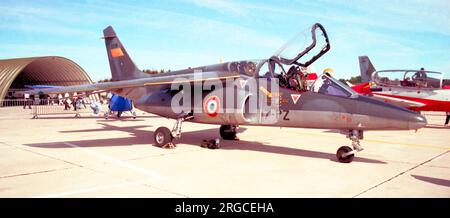 Armee de l'Air - Dassault-Dornier Alpha Jet E E119 - 7-PZ (msn E119), de l'EC 02,007, à la base eyrienne 112 Reims-Champagne le 14 septembre 1997. (Armée de l'Air - Force aérienne française). Banque D'Images