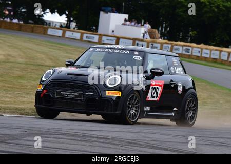 Chris Fryer, Charlie Cooper, MINI JCW 1 à 6 Edition, Premier coup d'œil, une occasion de voir de nouveaux modèles et concepts de véhicules neufs et d'establishe Banque D'Images