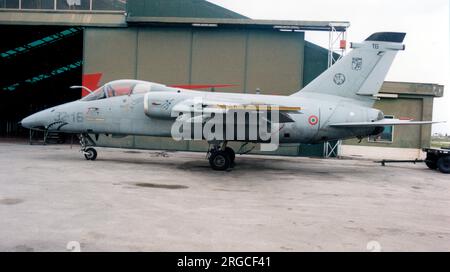 Aeronautica Militare - AMX international AMX MM7187 - 32-16 (msn IX099), de 32 Stormo à la base aérienne Amendola, près de Foggia., (Aeronautica Militare - Italian Air Force) Banque D'Images