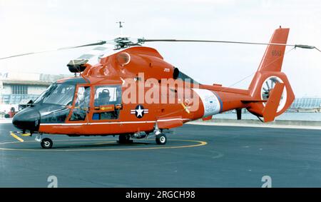 Garde côtière des États-Unis - Aeropatiale HH-65C Dolphin 6562 (MSN 6247, sa.366G). Banque D'Images