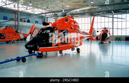 Garde côtière des États-Unis - hélicoptères Dolphin Aeropatiale HH-65B. Banque D'Images