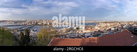 Une photo panoramique de la ville d'Istanbul et de la Corne d'Or. Banque D'Images