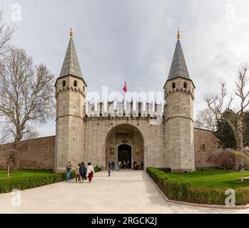 Une photo de la porte de Babusselam, qui fait partie du complexe du palais de Topkapi. Banque D'Images