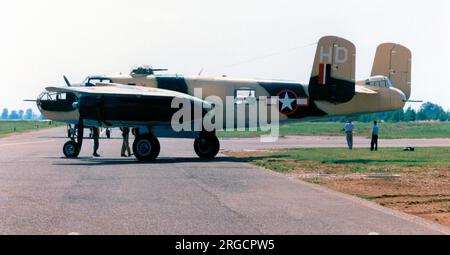 Amérique du Nord B-25J-35/37-NC Mitchell F-AZID (msn 108-47562. Ex 45-8811), de Flying Legends basé à Dijon-Longvic. Banque D'Images