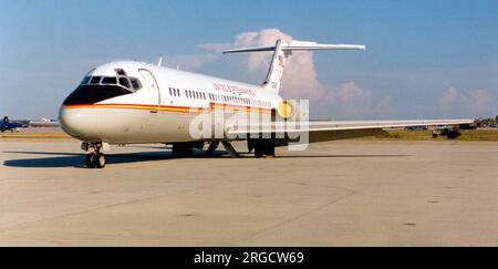 United States Marine corps - McDonnell Douglas C-9B Skytrain II 160047 (MSN 47687, ligne numéro 795), de VMR-1, au MCAS Cherry point NC Airshow le 8 avril 1995. Vu dans l'entreposage d'un projet de musée avant d'être mis au rebut à la base aérienne de Davis-Monthan. Banque D'Images