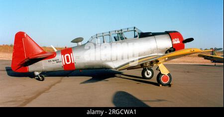 North American SNJ-4 Texan N101X (msn 88-9450, ex 09935), de la Confederate Air Force à l'aéroport de Midland le 8-10 octobre 1992. Banque D'Images