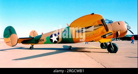 Beech C-45H Expeditor N40074 (msn AF-834), à l'aéroport de Midland le 8-10 octobre 1992. Banque D'Images