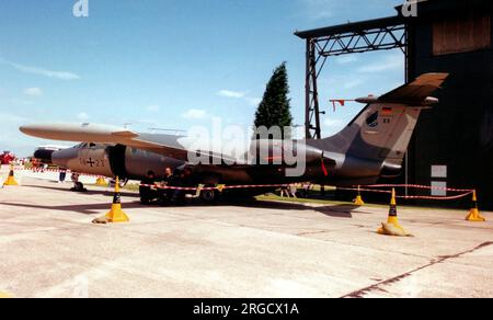 Luftwaffe - MBB HFB-320 Hansa Jet ECM 16+23 (msn 1060), de JBG-32. Banque D'Images