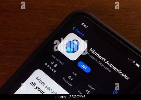 Vancouver, CANADA - août 7 2023 : application Microsoft Authenticator vue dans l'App Store sur iPhone. Banque D'Images