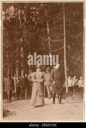 Russie - Tsar Nicholas II et Tsarina Alexandra Feodorovna dans la forêt de Bialowieza à la frontière entre le Bélarus et la Pologne en 1912. Banque D'Images