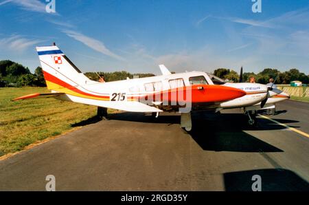 Armée de l'air polonaise - PZL-Mielec M-20-03 Mewa 215 (msn 1AH002-15), version sous licence du Piper PA-34 Seneca II . Banque D'Images