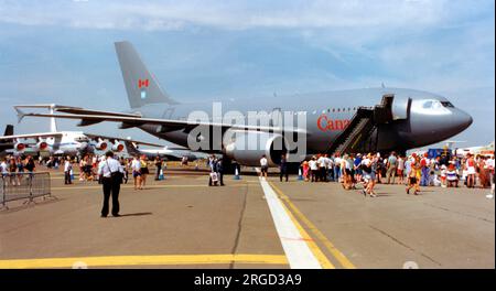 Forces armées canadiennes - Airbus CC-150 Polaris 15005 (msn 441, A310-304(F)), de la 8e Escadron - 437e Escadron, à la RAF Fairford pour le Royal International Air Tattoo le 22 juillet 1996. Banque D'Images
