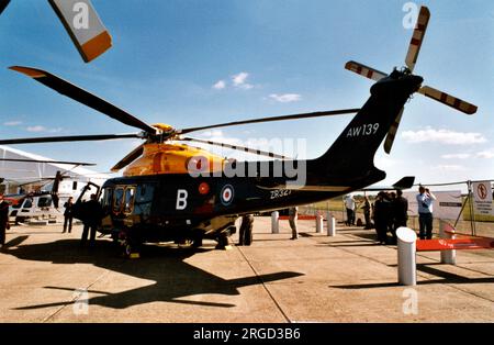 École de pilotage pour hélicoptères de défense - AgustaWestland AW.139 ZR327 (msn 31231) Banque D'Images