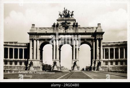 The Cinquantenaire Arcade - une arcade commémorative au centre du Parc du Cinquantenaire/Jubelpark à Bruxelles, Belgique. Achevé en septembre 1905. Banque D'Images