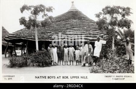 Bor, État de Jonglei, Haut Nil, Soudan du Sud - garçons du village Dinka. Banque D'Images