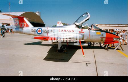 Forces armées canadiennes - Canadair CT-114 tuteur 114090 (msn 1090). Banque D'Images