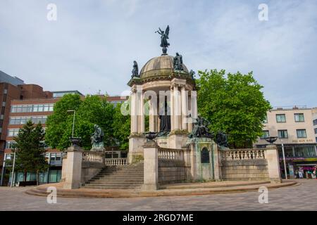 Monument de la Reine Victoria à Derby Square dans le centre-ville de Liverpool, Merseyside, Royaume-Uni. Liverpool Maritime Mercantile City est classé au patrimoine mondial de l'UNESCO Banque D'Images