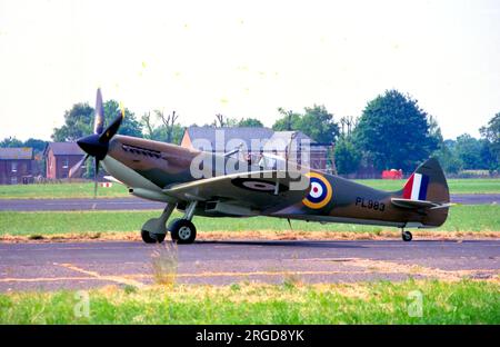 Supermarine Spitfire PR Mk.XI G-MKXI / PL965 (msn 6S-504719) Banque D'Images