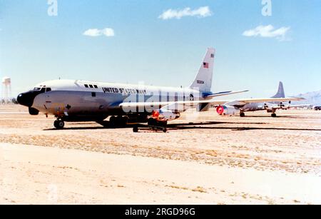 United States Navy - Boeing NKC-135a 55-3134 (MSN 17250), à Davis-Monthan AFB pour stockage et élimination. Initialement converti en avion d'essai JKC-135a, puis en NKC-135a 'King Crow Iâ€™ pour participer aux essais nucléaires 'Starfishs'. À partir de 1975 utilisé pour former les équipages de la Marine en tant que simulateur de menace électronique aéroporté. Banque D'Images