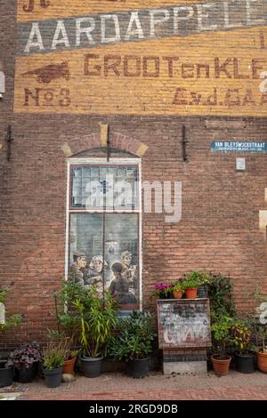 Maison (ancien commerce de pommes de terre) avec une copie des mangeurs de pommes de terre de Vincent van Gogh, Delft, pays-Bas Banque D'Images