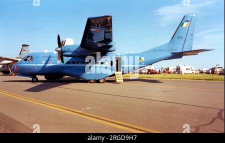 Irish Air corps - CASA 235-100MPA Persuader 252 (msn C085). Banque D'Images