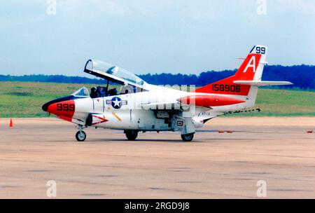 United States Navy - North American Rockwell T-2C Buckeye 158906 (MSN 352-31), of VT-19. Banque D'Images
