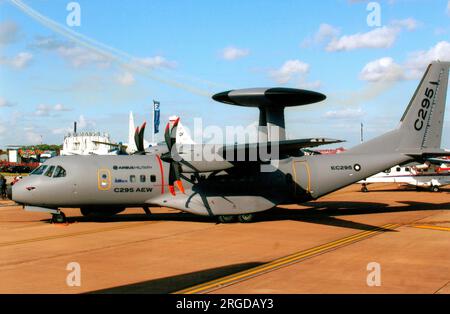 CASA C-295AEW EC-295 (msn P-001), à la RAF Fairford pour le Royal International Air Tattoo, le 16 juillet 2011. Banque D'Images