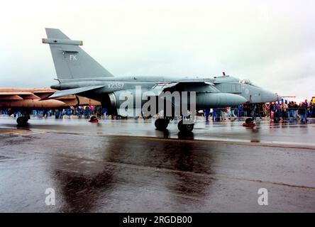 Royal Air Force - SEPECAT Jaguar GR.1a XZ112357 / FK (msn S.113), du No.41 Squadron, au Royal International Air Tattoo - RAF Fairford 24 juillet 1993. Banque D'Images