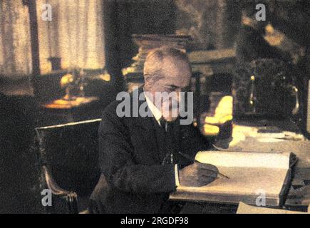 LOUIS LÉPINE - chef de police français responsable de nombreuses innovations : le gang Bonnot et le vol de la Joconde font partie des problèmes auxquels il doit faire face : en 1911. Banque D'Images