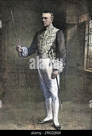 George Henry Hugh Cholmondeley, le 4e marquis de Cholmondeley, Lord Grand Chambellan d'Angleterre (1858-1923), photographié dans son costume de cérémonie pour son rôle de Lord Grand Chambellan lors du couronnement du roi Édouard VII Banque D'Images