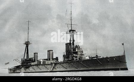 L'Indefatigable a été lancé en 1909, navire de tête de la classe de bataille Indefatigable de la Royal Navy. Il est coulé à la bataille du Jutland en 1916, avec seulement trois survivants de l'équipage de plus de 1000 hommes Banque D'Images