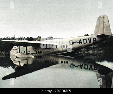 L'hydravion Corsair d'Imperial Airways est à moitié submergé dans la rivière Dangu, Congo belge (Zaïre) après un atterrissage forcé en mars 1939 lors d'un vol de Durban à Southampton. Le Corsair a été réparé, un barrage construit pour former un lac, et une tentative de décollage a été faite en juin. La tentative échoua et après avoir heurté un rocher, d'autres réparations furent nécessaires. Enfin, en janvier 1940, avec la construction d'un autre barrage, le Corsair est finalement retourné en Angleterre. Banque D'Images