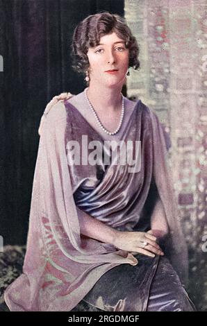 Lady Idina Wallace, née Sackville, fille aînée de Lord de la Warr, et épouse du capitaine David Euan Wallace de la Cavalerie de la maison. Elle l'a épousé, son premier mari, en 1913, mais elle a divorcé en 1919. Idina, mariée cinq fois, gagnerait la notoriété de la Happy Valley établie lorsqu'elle déménagea au Kenya en 1924 avec son troisième mari, Josslyn Hay, comte d'Errol. Avec ses mariages en série et sa réputation de décadence débauchée, elle a inspiré le caractère de 'The Bolter' dans les romans de Nancy Mitford, la poursuite de l'Amour et de l'Amour dans un climat froid, les corps de Vile d'Evelyn Waugh et le personnage Iris Banque D'Images