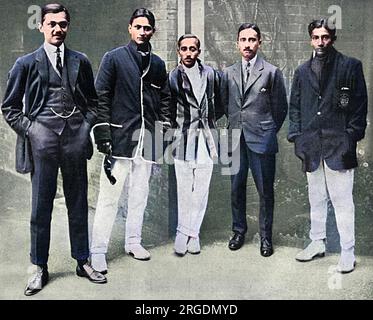 Cinq neveux du célèbre joueur de cricket indien, Ranjitsinhji Jamsaheb de Nawanager ('Ranji'), qui faisait partie d'une équipe d'étudiants indiens qui ont joué contre le lieutenant-colonel Le XI de Bailey au Lord's en 1916. De gauche à droite, K. S. Digvijaysinhji (arbitre), K. S. Hamatsinhji, K. S. Pratapsinhji, K. S. Raisinhji (homme de réserve) et K. S. Rajendrasinhji. Banque D'Images