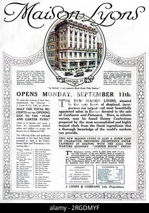 Publicité pour l'ouverture de la dernière succursale de J. Lyons & Co, à Oxford Street, Londres, en face de la station de métro Bond Street. Consacré à la vente de la confiserie et de la pâtisserie, le café offrait des « confiseries délicates préparées par les chefs les plus accomplis et hautement qualifiés ». La section du restaurant était ouverte tous les jours jusqu'à 11 h, avec débit de boissons complet et capacité d'accueillir 1000 personnes. Pour marquer l'ouverture de leur dernier établissement, le directeur consacrait la moitié des recettes totales le jour de l'ouverture au Fonds étoile et jarretière pour fournir et équiper une maison pour les marins en permanence handicapés Banque D'Images