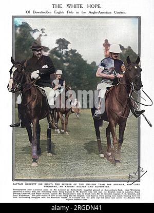 Capitaine Frederick Barrett, capitaine de l'équipe de polo d'Angleterre de 1914, photographié avec Lord Wimborne, un supporter et assistant de l'équipe, lors d'un match d'entraînement sur le terrain de Leopold de Rothschild à Gunnersbury Park. Le Tatler a intitulé l'image, "l'espoir blanc - du polo anglais écrasé dans les concours anglo-américains." L'Angleterre avait été battue par l'Amérique dans les récentes compétitions précédentes sur la coupe Westchester, mais en 1914, ils ont remporté une victoire historique et emphatique avec l'équipe des capitaines Barrett, Cheape, Tomkinson et Lockett. Banque D'Images