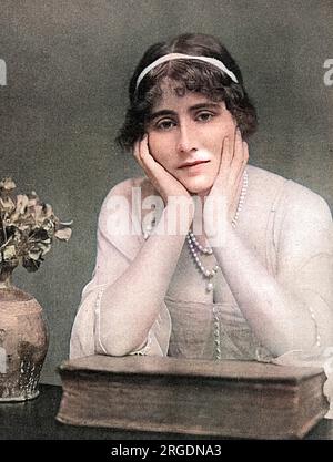 Rose Leveson-Gower, comtesse Granville, GCVO (née Lady Rose Constance Bowes-Lyon, 6 mai 1890 – 17 novembre 1967), troisième fille du 14e comte de Strathmore et Kinghorne et de son épouse, Nina Cecilia, et sœur aînée de la reine Elizabeth la reine mère (donc tante de la reine Elizabeth II). Banque D'Images