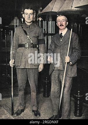 Le champion amateur de billard, le lieutenant J. Graham Symes avec son adversaire E. S. Bourne, qu'il bat pour conserver son titre à Orme's Hall en février 1918. Banque D'Images