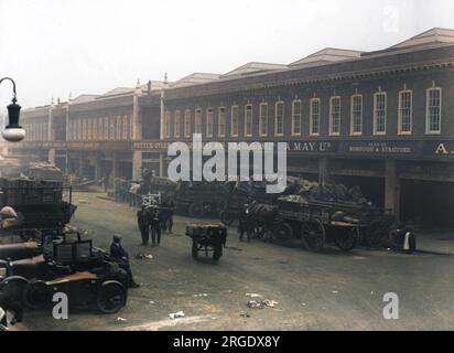 Des livraisons de chevaux et de chariots sont effectuées dans les magasins de Londres. Banque D'Images