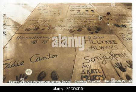 Empreintes de pas, empreintes de mains et autographes de stars de cinéma à l'extérieur du Grauman's Chinese Theatre, Hollywood, Californie, États-Unis. Eddie Cantor, Loretta Young, Harold Lloyd, Tyrone Power et Sonja Henie sont inclus. Banque D'Images